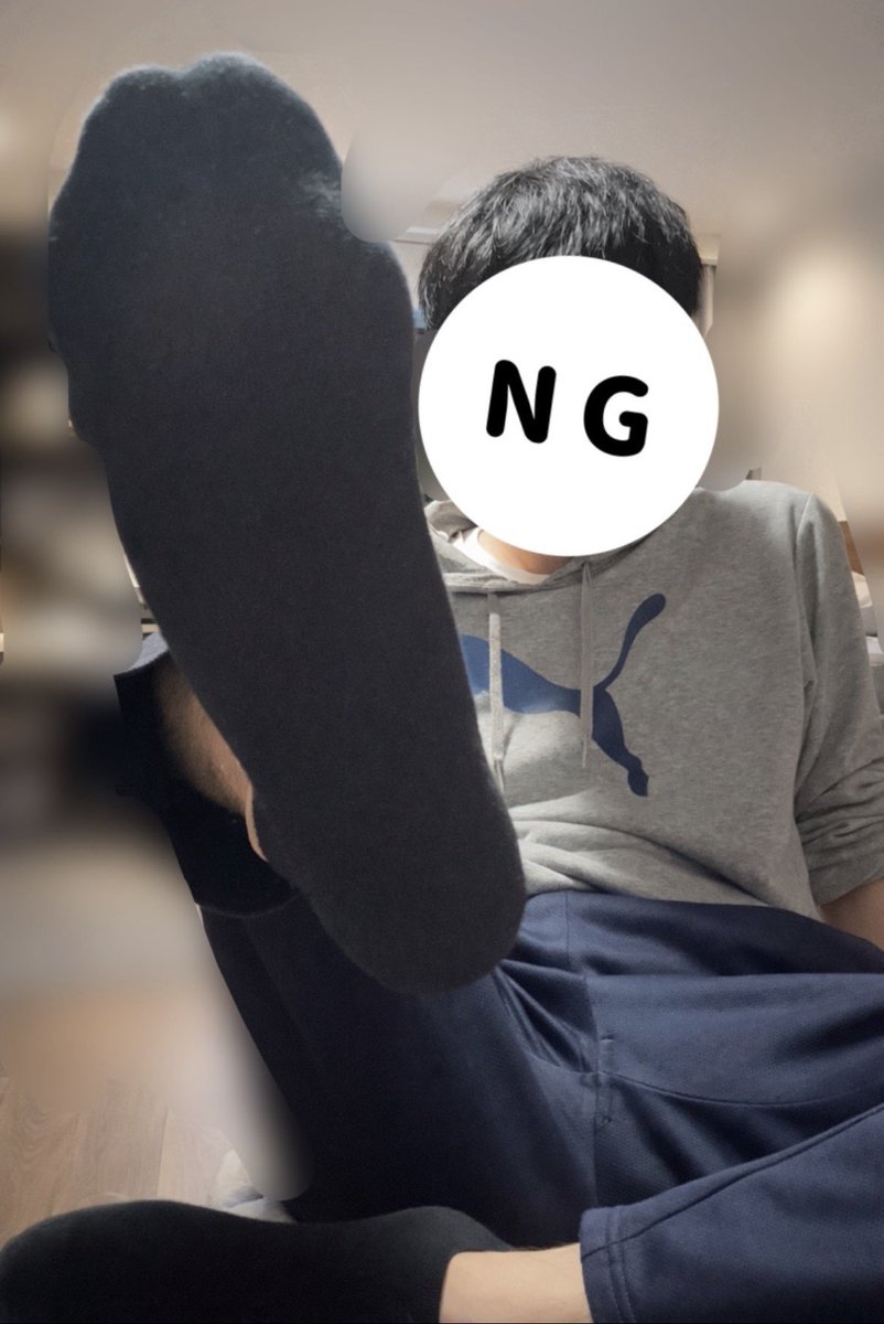 5648z8's tweet photo. ねぇ…足臭いから吸ってよ🧦😇 https://t.co/rZG1KAfbbg