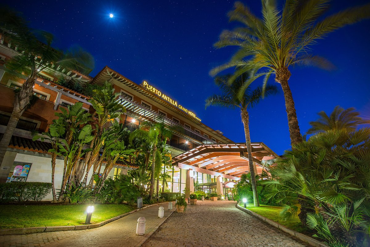 PuertoAntilla's tweet image. ¿Una escapada para mayo o junio? ¡Te esperamos en el paraíso! 🌴

Reserva tu estancia en nuestra web oficial 👉 puertoantilla.com.

#PuertoAntilla #Islantilla #Hotel #Vacaciones #Familia