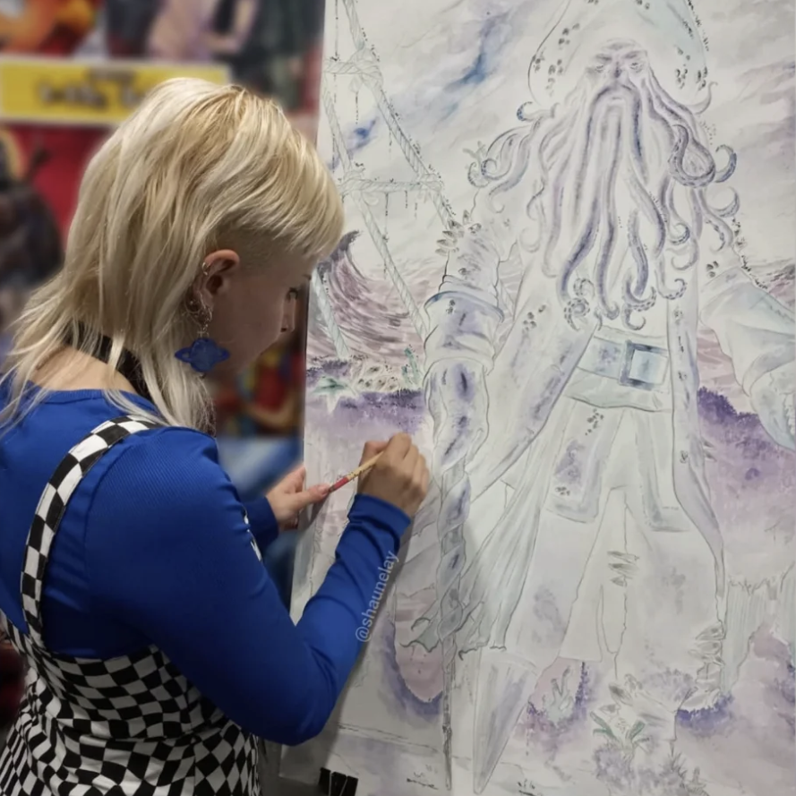 RetroBarcelona's tweet photo. La nueva zona Artist Alley de #Retrobarcelona2026 lo va a petar muy fuerte con artistas de la talla de @Jennestudios, @toni_infante, @patricye_shop, @ShaunElay, @Sony_Shock, @NyaGurumi, @Jennrubioart,...

¡Pronto tendremos el mapa de la zona y conoceréis a todos los expositores!

-------------------------------------------

La nova zona Artist Alley de #Retrobarcelona2026 ho petarà molt fort amb artistes de la talla de @Jennestudios, @toni_infante, @patricye_shop, @ShaunElay, @Sony_Shock, @NyaGurumi, @Jennrubioart,...

Aviat tindrem el mapa de la zona i coneixereu tots els expositors!