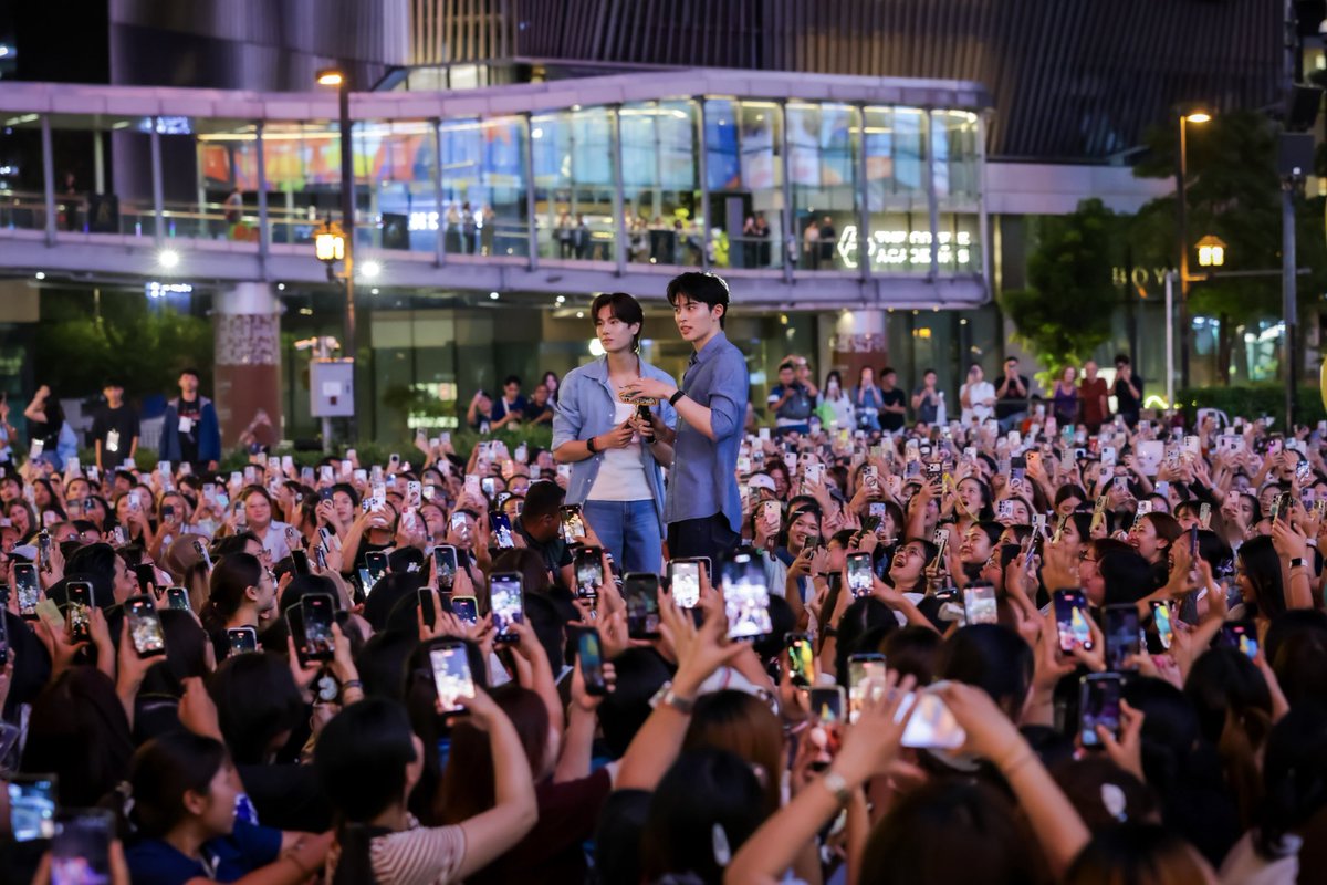 centralwOrld tweet media