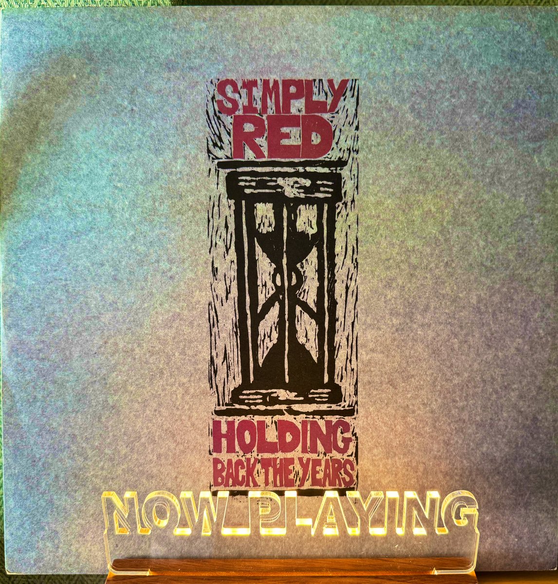 RecordCollect10's tweet image. #NowPlaying #SimplyRed &amp;amp; their 1986 US No 1 / UK No 2 smash #HoldingBackTheYears on 12” #vinyl 

Incredibly it was written by Mick Hucknell when he was just 17 years old