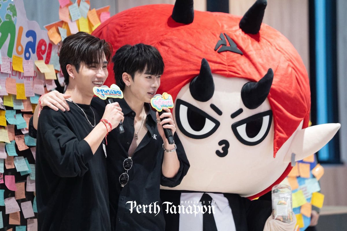 Santa Mama tweet media