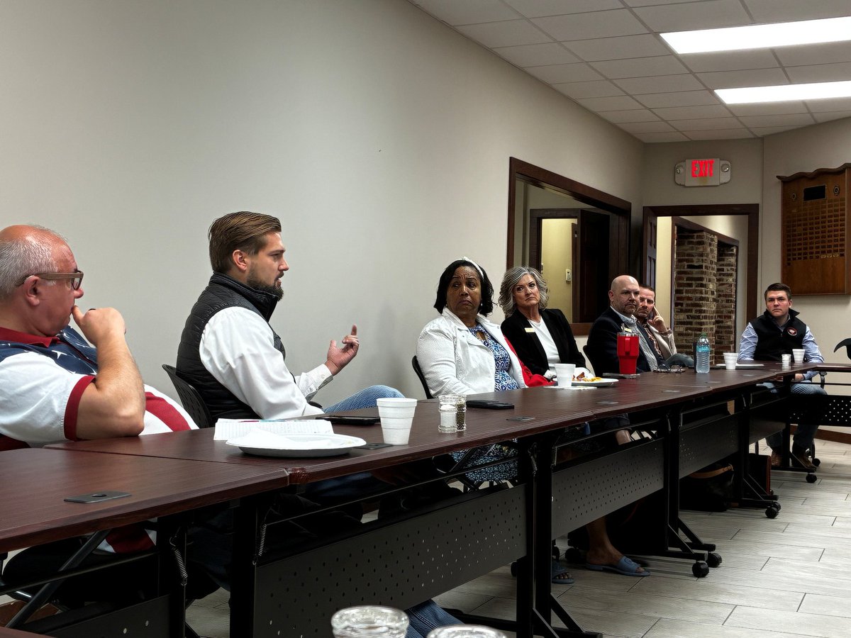 SDST_Power's tweet image. 🥐☕ Great to join the Paul Revere Legislative Breakfast with the Muskogee Chamber.
John Riesenberg represented Stardust Power, discussing energy and infrastructure as key drivers of growth. Strong conversations and collaboration across the region.
#collaboration #StardustPower