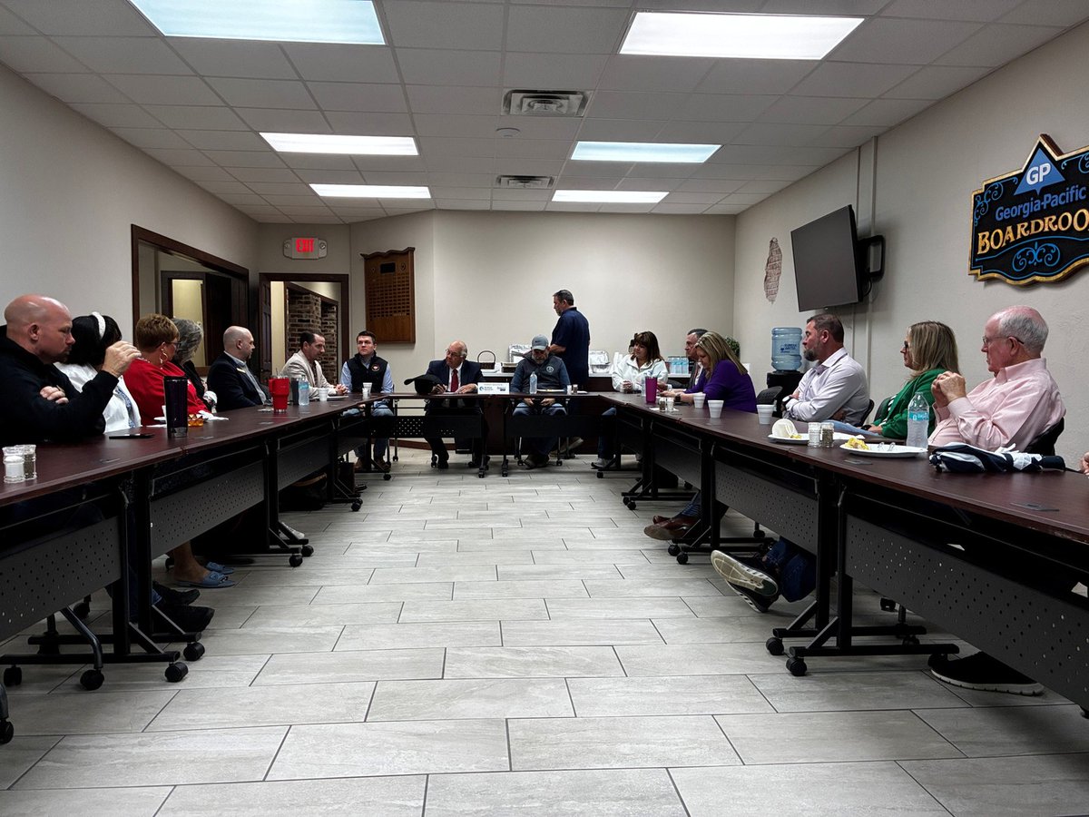 SDST_Power's tweet image. 🥐☕ Great to join the Paul Revere Legislative Breakfast with the Muskogee Chamber.
John Riesenberg represented Stardust Power, discussing energy and infrastructure as key drivers of growth. Strong conversations and collaboration across the region.
#collaboration #StardustPower