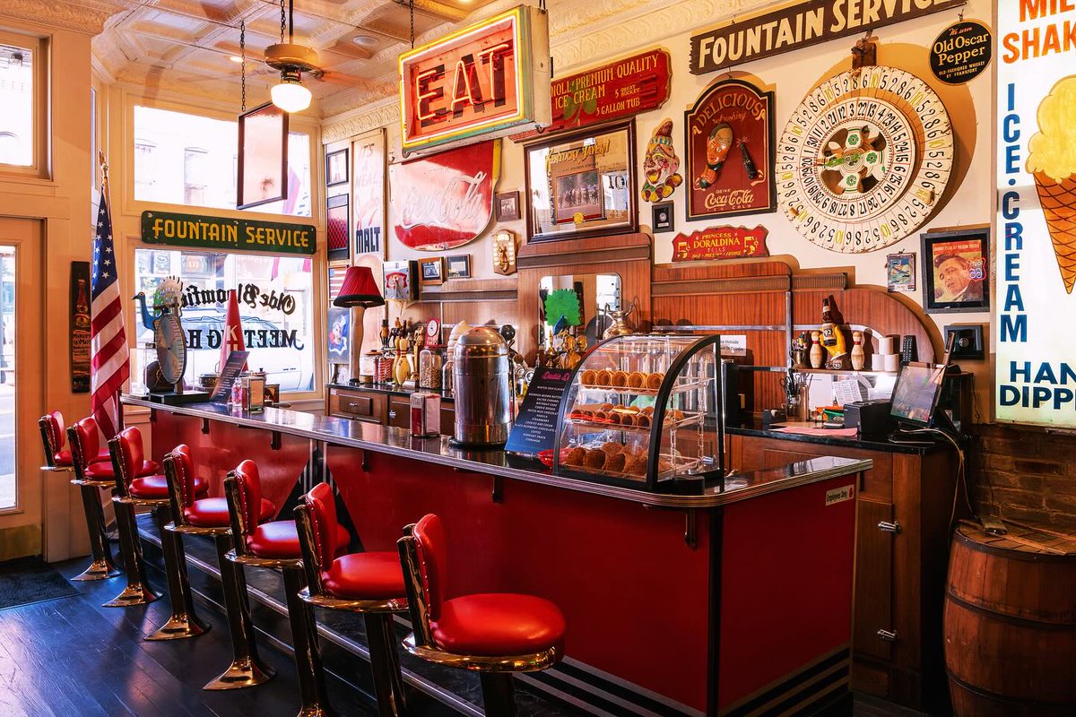 visitbardstown's tweet photo. A sweet stop in the heart of Nelson County 🍦
Right on Main Street in Bloomfield, Double Dip Soda Fountain serves up classic scoops, sundaes, and plenty of small-town charm.
Learn more: https://t.co/78UJQfHWIe
#VisitBardstown #NelsonCountyKY https://t.co/S08RTx4NRZ