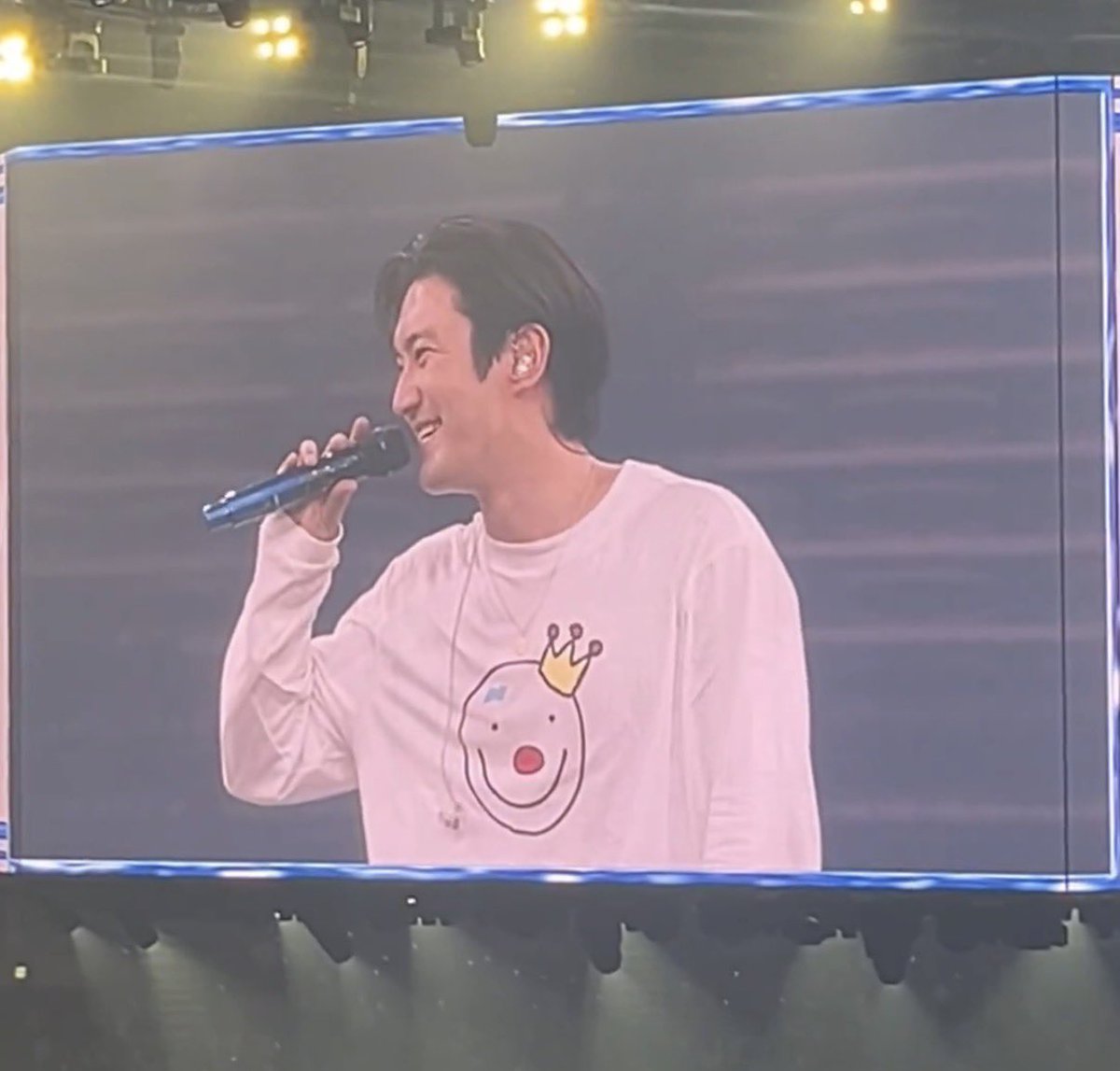 ソロ活が続々始まるけど、LSSペンミありますよね？？？83LSS合同ペンミでよろしくない？？？それかシウォンペンミしよう？？？ね？？？お願い？？？あ。日付変わったから생일 축하해だ🎂沢山の笑顔に包まれて愛溢れる1年となりますように🫧