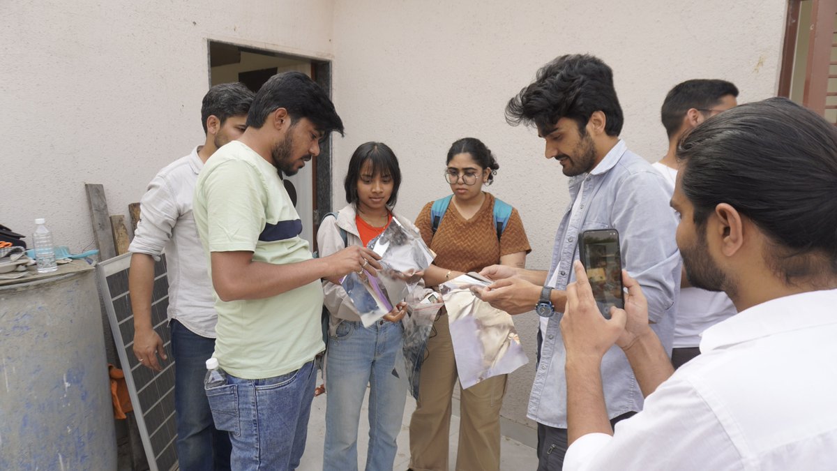 MEERsrm's tweet image. Recently, around 15 journalists from leading news outlets visited MEER’s Pune site through an Earth Journalism Network engagement, getting a first-hand look at our surface-based cooling solutions in action.

#Pune #coolingsolutions #climateadaptation  #MEER