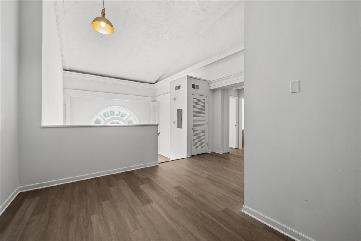 SimpleCRE's tweet photo. Love the look of this old high school converted to an 85 unit apartment complex. Lots of nooks and crannies and unique features. I have respect for developers who repurpose old buildings like this - it's not easy. https://t.co/EmKR16NxIo