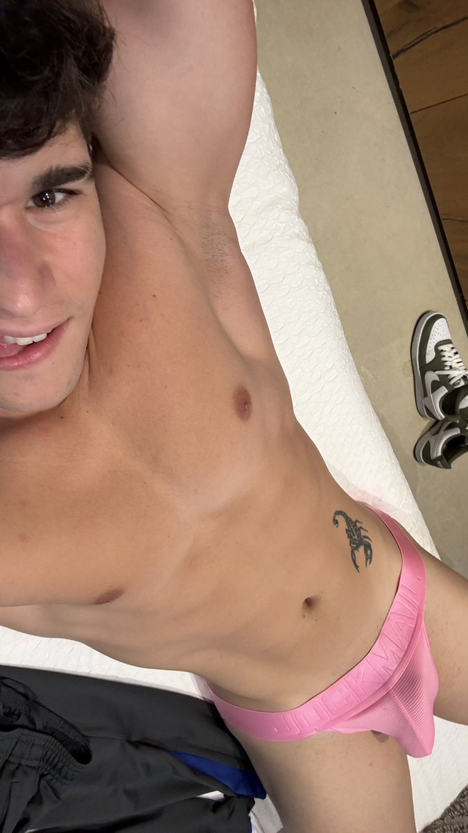 NaughtyKristia's tweet photo. Would like to sit here? 😍 https://t.co/dM0EdPGQS4