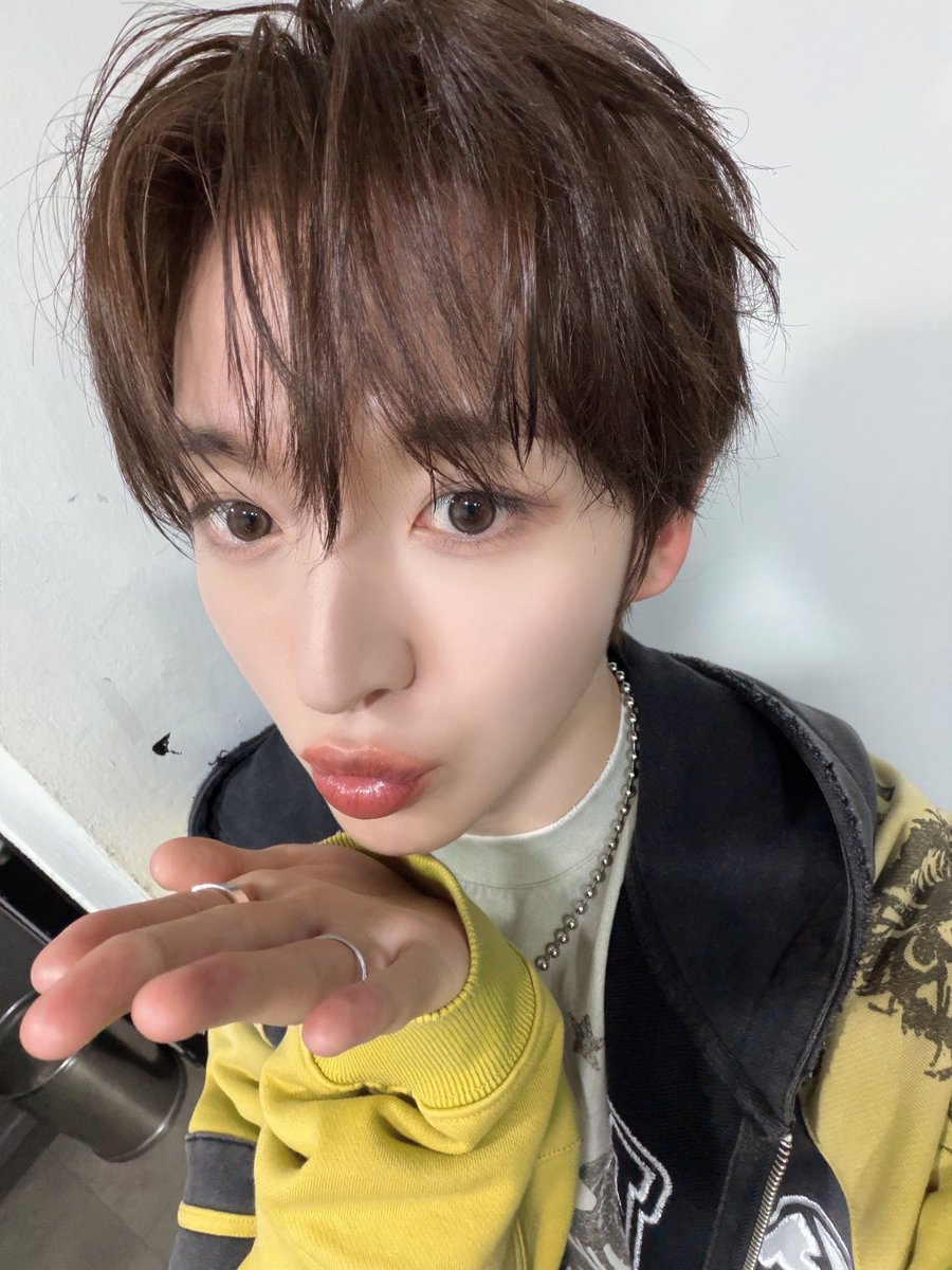 my313boy's tweet photo. FANS #동현 https://t.co/c2vc5AfsnN
