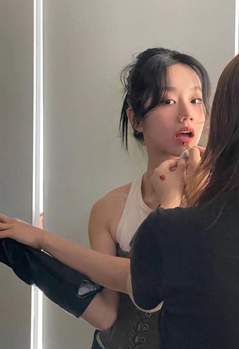 jingyiswife's tweet photo. Making me crazy all the time.

#혜리 #HYERI https://t.co/IvMjRtti6d