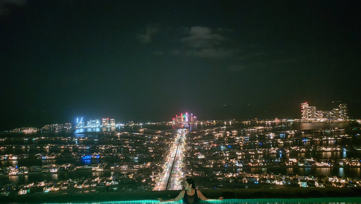 DavidJamlig's tweet image. 📍Aura Sky Pool
#Dbx #Dubai #Uae