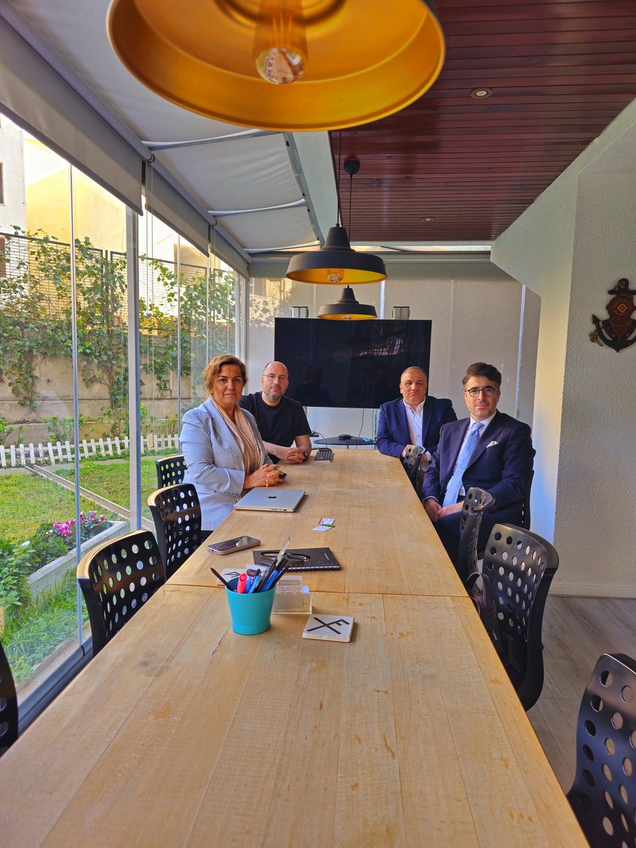 Türkiye Odalar ve Borsalar Birliği (TOBB) Türkiye Kreatif Endüstriler Meclisi Başkan Yardımcısı ve Lighthouse Visual Effects YK Başkan Yd. Sn. Gamze Şernaz, şirket kurucusu ve CEO’su Sayın Arman Şernaz ve Genel Müdür Sayın Ünal Budak ile Kadıköy’deki ofislerinde bir araya geldik.