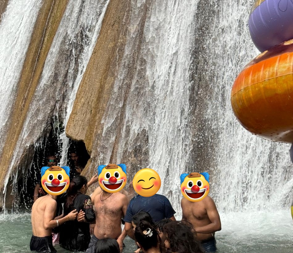 Hazel🖤 tweet media