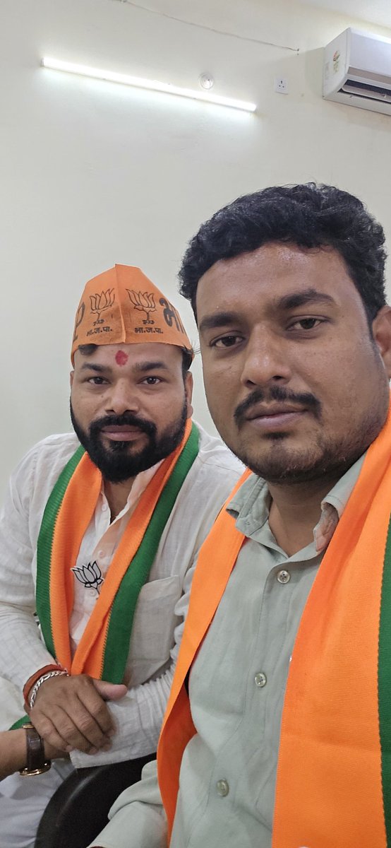 Brijesh30179110's tweet photo. भाजपा के स्थापना दिवस के पावन अवसर पर जिला कार्यालय, गोरखपुर में आयोजित कार्यक्रम में माननीय मुख्यमंत्री जी द्वारा झंडारोहण के पश्चात उनके प्रेरणादायक संबोधन में सम्मिलित होने का सौभाग्य प्राप्त हुआ।
#highlight #follower @BJP4India @BJP4UP https://t.co/7uNsvoDwfI