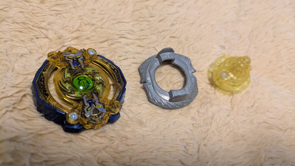 今日ヴぁルぷよさんになんか過去に100円で中古屋で落ちてたから拾った…らしいイストロスをいただけてめちゃくちゃ有難い
早速デフォで組み
最近中古屋ガチアサリ全然してなかったけどやっぱり夢あるなあ
ベイバ愛が息を吹き返した1日でした