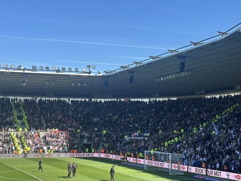 FootballAwaydays tweet media