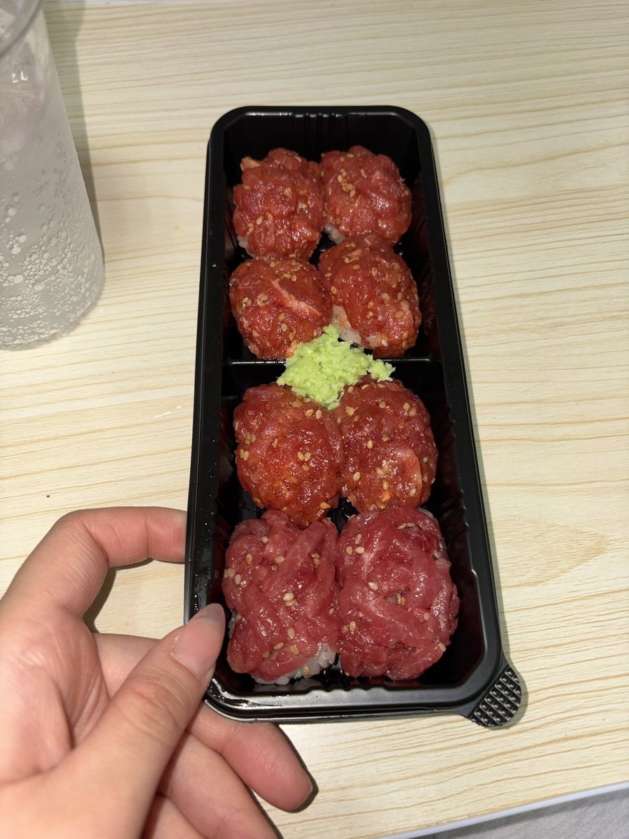 띠용이 tweet media