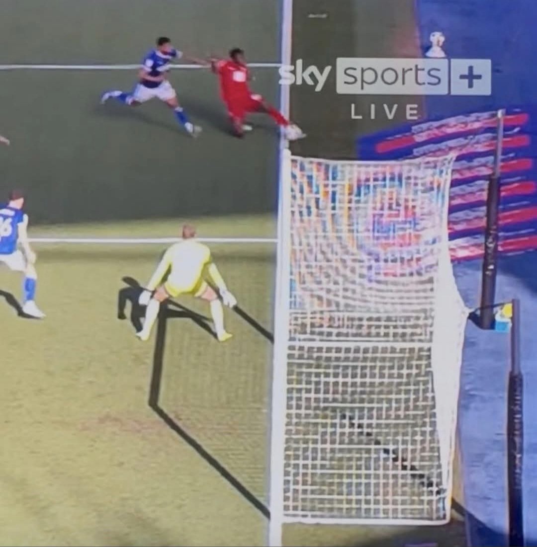AshleyPiperKRO's tweet photo. Hi @wilfordwm the ball wasn't out. https://t.co/Zk1IloIs3C