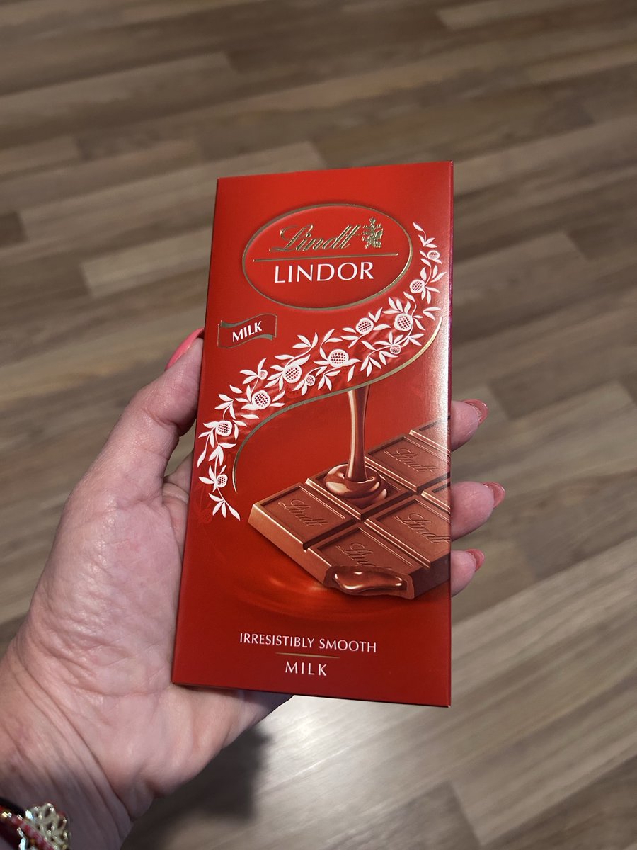 VoniatisC's tweet image. I have devoured my favourite #chocolate 🍫 with my daughter. 
Sharing is caring!
#Lindt