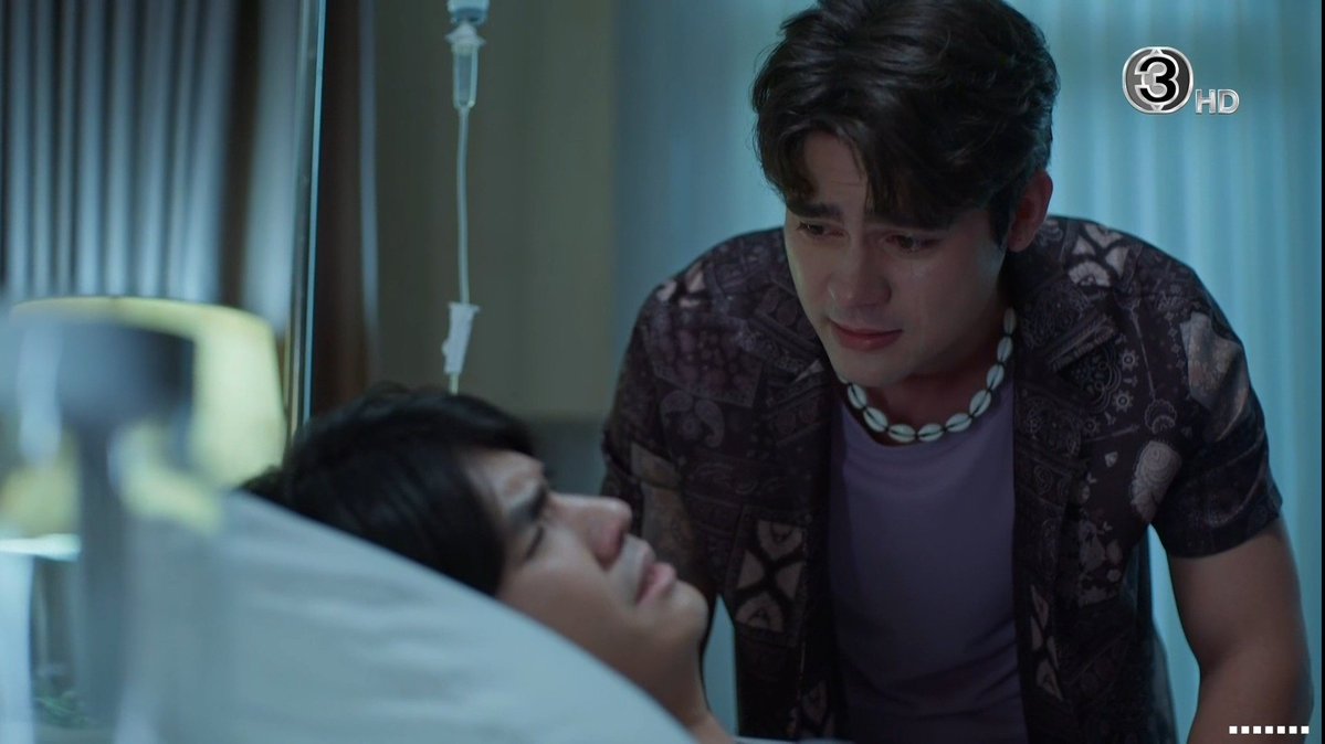 นี่เข้าใจนาวานะ จุดที่รู้ว่าตัวเองป่วยแล้วไม่หาย ใครจะพูดอะไรก็คิดไม่ได้แล้วอ่ะ มันมืดไปหมด คิดแต่ว่ายังไงก็ต้องตายแน่ๆ ฉากนี้น้องวินกับน้องแดนเล่นดีมากๆ 🥹😭

Love Like A Bike ปั่นไปให้ถึงรัก EP6
#LoveLikeABikeEP6