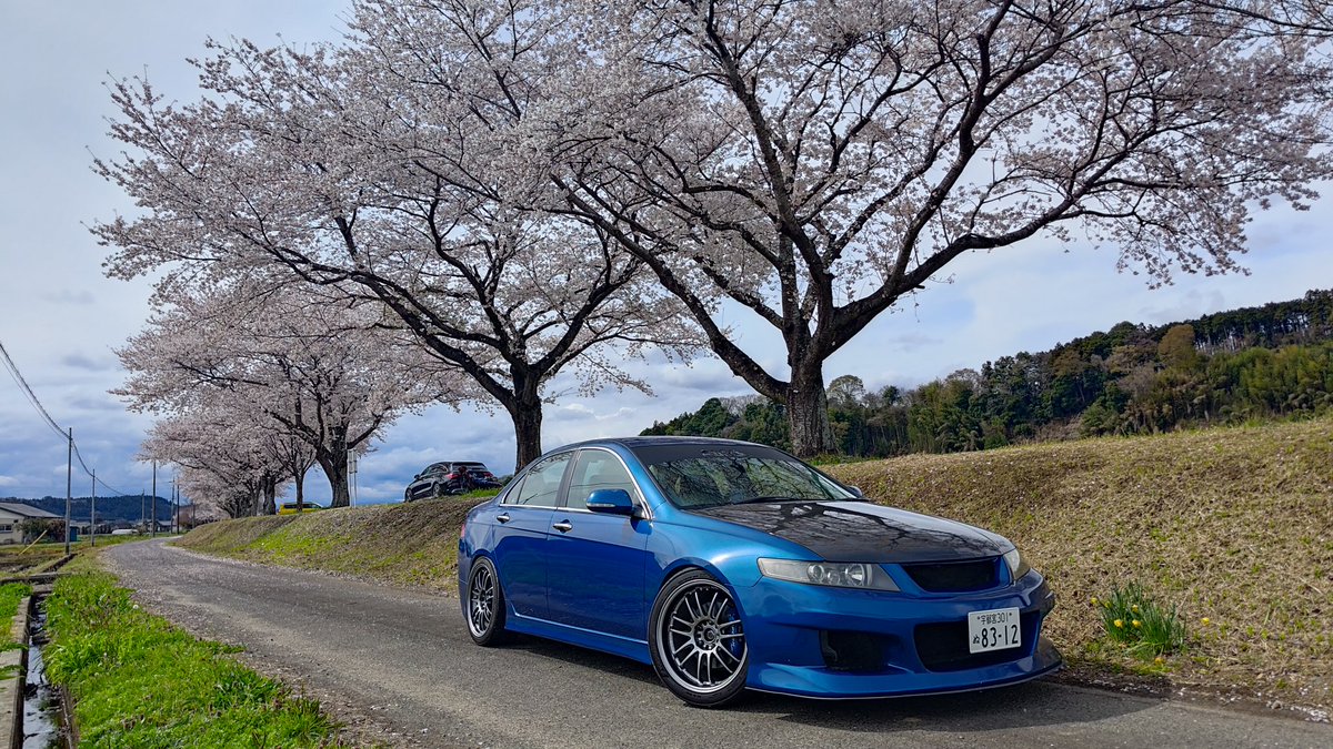 VRC機材フルトラとフェイストラッキングの値段を見てクソ高ぇなって思ったけどその4倍くらいこいつに金突っ込んでんのに気づいてそんなに高いと思わなくなるバグ