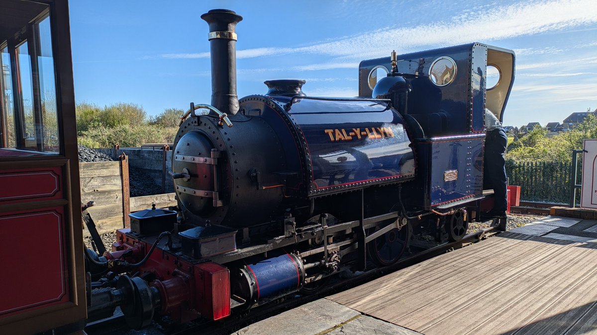 mikenarrowgauge's tweet photo. @TalyllynRailway And mission accomplished! Here's #Talyllyn at the @TalyllynRailway running in blue! ππ https://t.co/EhBuxJHhW7