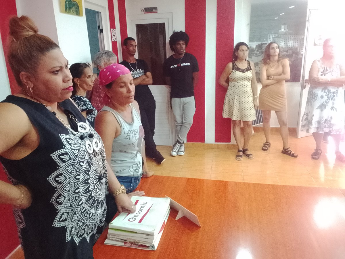 somosencomil's tweet photo. Desde #Encomil Matutino Especial dónde afirmamos nuestro compromiso de alzar nuestras voces contra el bloqueo y tributo a Vilma Espin, este martes 7 de abril.
"TODAS CONTRA EL BLOQUEO"
@JosCarlosV5702 @somosencomil
#Gempil #IndustriaCuba #MujeresEnRevolución https://t.co/LcZC0325iy