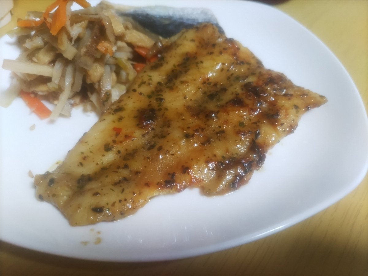 chizuun_Japan's tweet photo. パンガシウス/バジルソース
Pangasius Sauté with Basil Flavor
#japanesefood #yosyoku #dinner
#HomeCooking #fishdish https://t.co/68N2UxtCgO