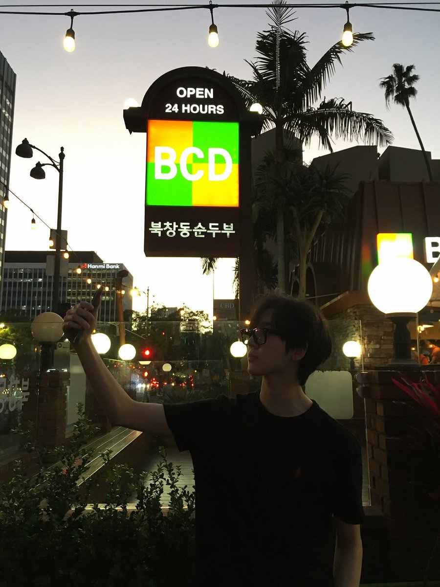 313conut's tweet image. LA #동현