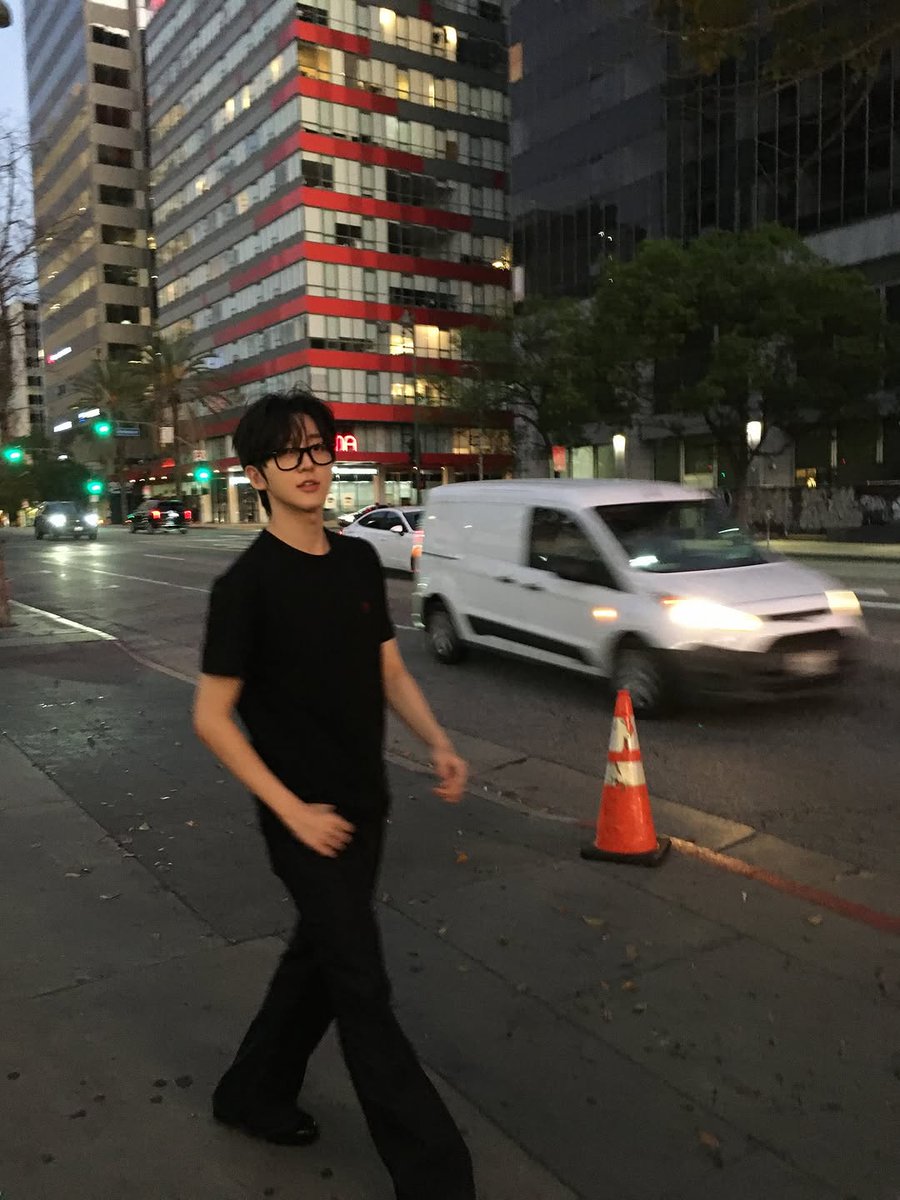 313conut's tweet image. LA #동현