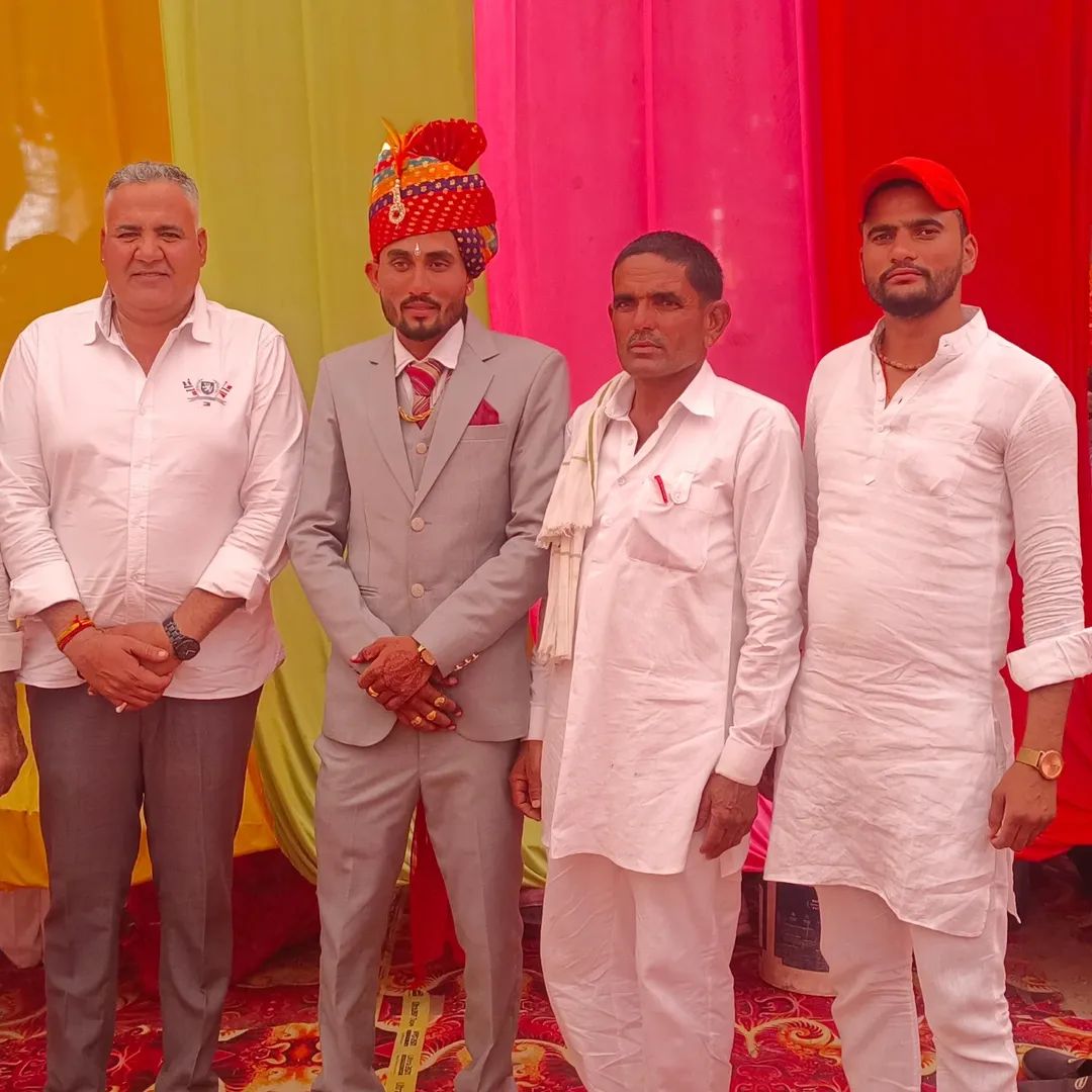 ✨ शुभ अवसर पर सहभागिता ✨
आज प्रिय साथी राणाराम जी गोदारा (जालेली फौजदार) के सुपुत्र के शुभ वैवाहिक कार्यक्रम में सम्मिलित होकर नवविवाहित दंपत्ति को हार्दिक शुभकामनाएं एवं आशीर्वाद प्रदान किया।
ईश्वर से प्रार्थना है कि यह नया जीवन सुख, समृद्धि और आपसी प्रेम से परिपूर्ण रहे।