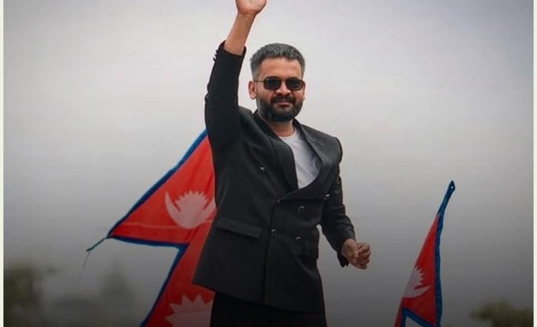 नेपाल में जब से नई सरकार बनी हैं तो जनता के हित के बहुत फैसला हो रहे हैं अब

नेपाल के नए प्रधानमंत्री बालेन शाह ने एक ऐसा फैसला लिया है जिसने पूरी दुनिया का ध्यान अपनी ओर खींच लिया है।

अब नेपाल की सड़कों पर कोई 'वीआईपी' आम जनता का रास्ता नहीं रोकेगा। पीएम के इस आदेश के बाद अब