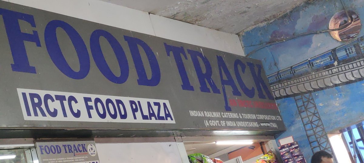 mishra_jee_'s tweet photo. @IRCTCofficial @eCateringIRCTC
@RailwaySeva
At Ujjain Railway Station (Platform No. 1), the food track staff are not allowing passengers to use the wash basin unless they purchase food from their stall. This is very inconvenient for travelers. https://t.co/UBFqJb4Xep