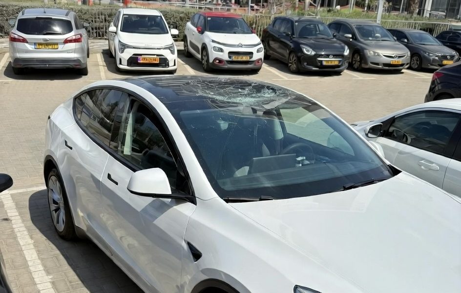 Elonsfact's tweet photo. Tesla hit by Iranian missile debris in Israel and survives

A Tesla in Israel absorbed a direct hit from missile debris, and the glassroof held. 

@Elonsfact https://t.co/X5OhqSOGFA