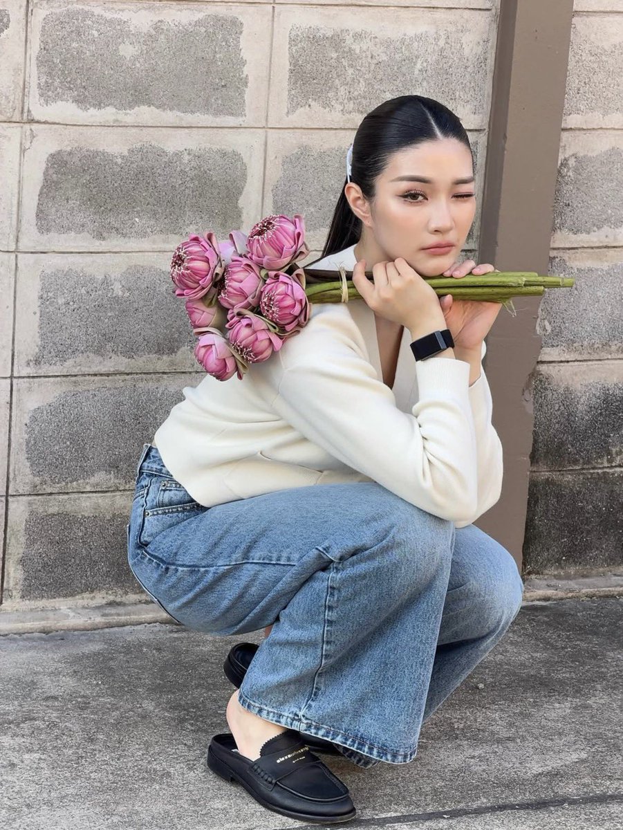 𝔽𝔸ℝ ℕ 𝔸𝕎𝔸𝕐 tweet media