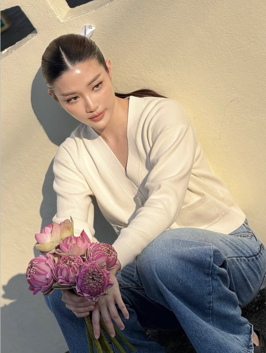 𝔽𝔸ℝ ℕ 𝔸𝕎𝔸𝕐 tweet media