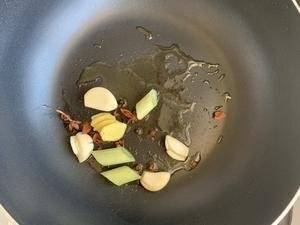 DanaJonesva's tweet photo. 刚出炉的糖炒栗子！热乎甜糯，壳薄好剥，冬天揣一袋暖手又解馋～15元/斤，老地方等你呀 https://t.co/VTQipVfVNW