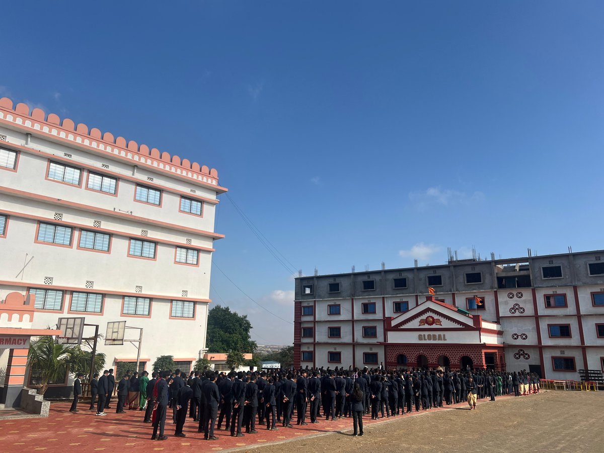 GlobalNashik's tweet image. Global International School warmly welcomed students for the new academic year with a special morning assembly. Students were greeted by our mascot with traditional tilak welcome. We also celebrated 9 years of excellence and growth. 
#NewAcademicYear #9YearsOfExcellence