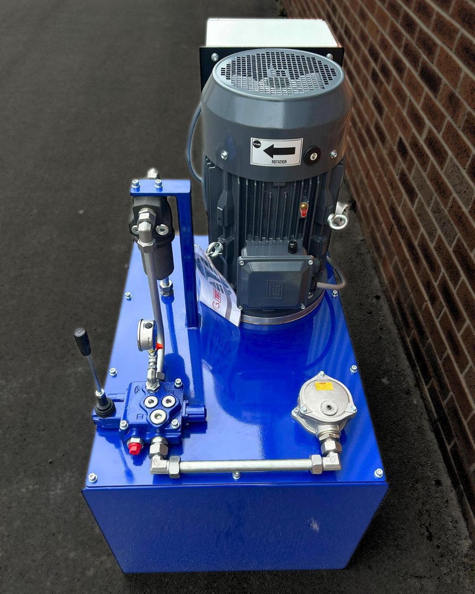 vhshydraulics's tweet image. 15kW Motor on a 180L tank with the trusty Walvoil SD11/1 Valve. #hydraulics #powerpack #bespokehydraulics #engineers #engineering