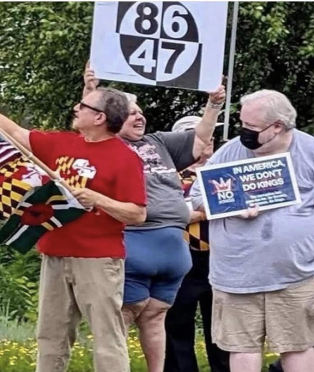 bidin_hunter's tweet image. The absolute state of the audience on Facebook complaining about Trump

🤭🤭

#PutThatInYourPipe #PatHeads