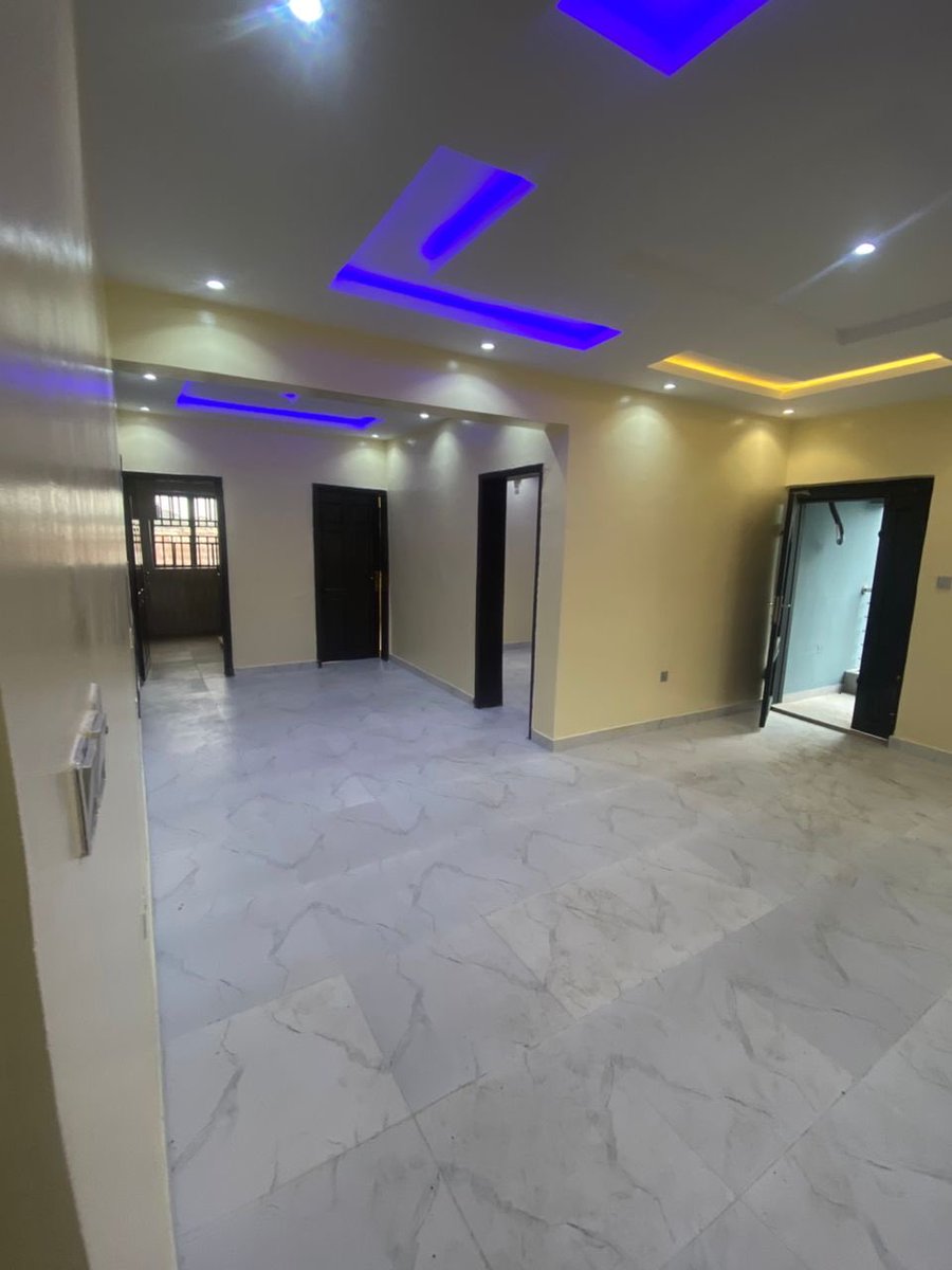 Agent_DodoKunle's tweet photo. TO LET!!!

A newly built 9 unit of 2bedroom flat with all room ensuit.

Located at off Adekunle Kuye Surulere Lagos 

Price: 5M Yearly 

Upstairs/Ground floor available, massive car park, clean borehole water, persoanl prepaid meter, balcony, kitchen cabinet, store, all round pop, screeded wall, painted, water heater, gated street, tarred street, security guard and lots more.