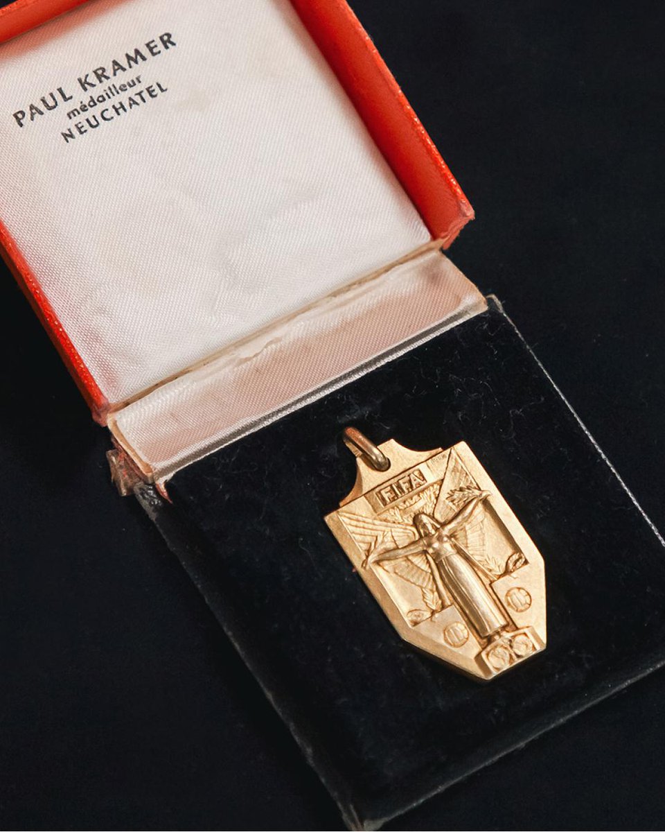 buddsauctions's tweet photo. Pelé's 1958 winners' medal. Won at 17. Shilton's shirt from the Hand of God match. Banks' 1966 winners' medal.
All confirmed. This summer.
Consignments still open ↓
🔗 https://t.co/GcCAibQY6M
#WorldCup2026 #BUDDS https://t.co/F8n6nNpzhT