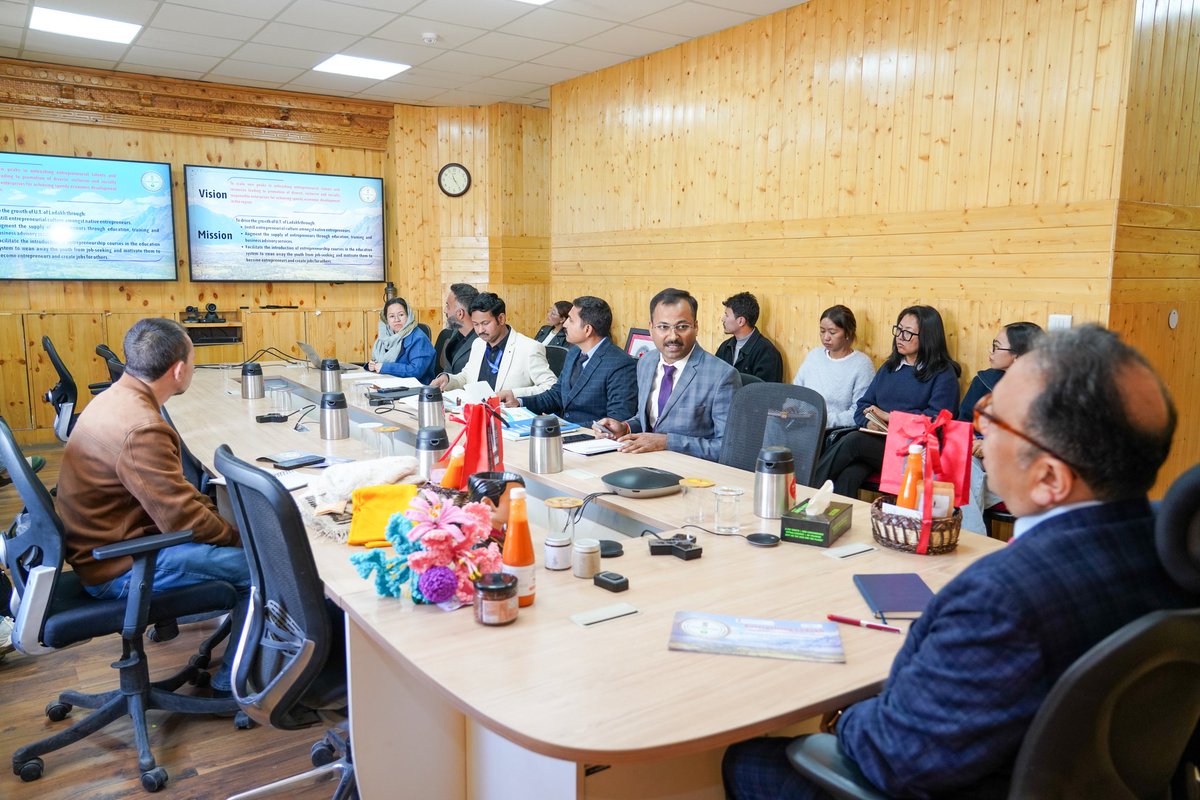 DIPR_Ladakh's tweet photo. Chief Secretary, @ashishkundra, reviewed the progress of the Enterprising Ladakh project and interacted with student entrepreneurs during a presentation held in Leh.

Read more: https://t.co/92vtKOjLO5

@dio_leh @DIPR_Kargil @ddnewsladakh @airnewskargil @prasarbharti https://t.co/nZUbUlfLl3