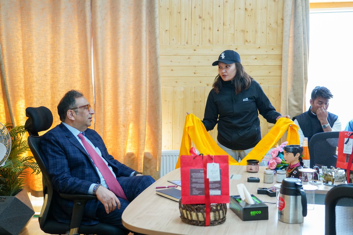 DIPR_Ladakh's tweet photo. Chief Secretary, @ashishkundra, reviewed the progress of the Enterprising Ladakh project and interacted with student entrepreneurs during a presentation held in Leh.

Read more: https://t.co/92vtKOjLO5

@dio_leh @DIPR_Kargil @ddnewsladakh @airnewskargil @prasarbharti https://t.co/nZUbUlfLl3