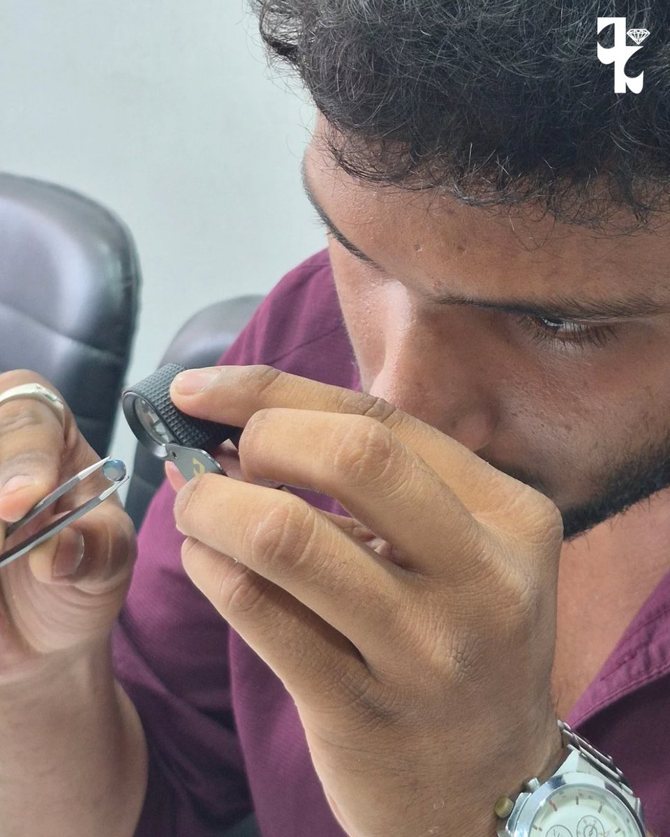 JKDIGJ's tweet image. Don't just look at gemstones-learn to read them.

Join @jkdigj
(1/3)
 
#Gemology #GemstoneKnowledge #JewelryEducation #DiamondLearning #GemologyStudents