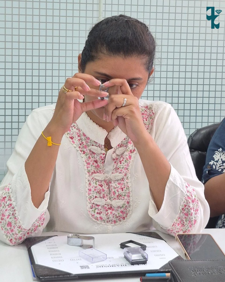 JKDIGJ's tweet image. Don't just look at gemstones-learn to read them.

Join @jkdigj
(1/3)
 
#Gemology #GemstoneKnowledge #JewelryEducation #DiamondLearning #GemologyStudents