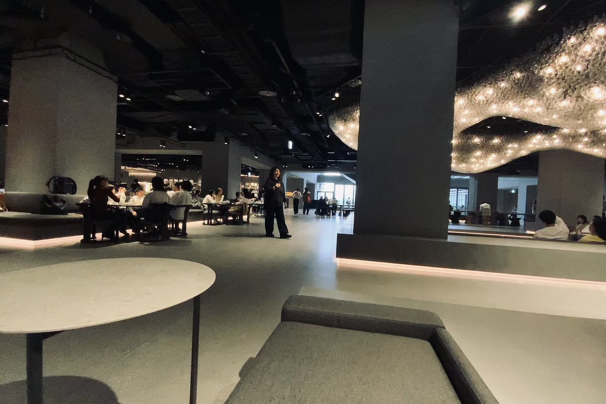 エビコ tweet media