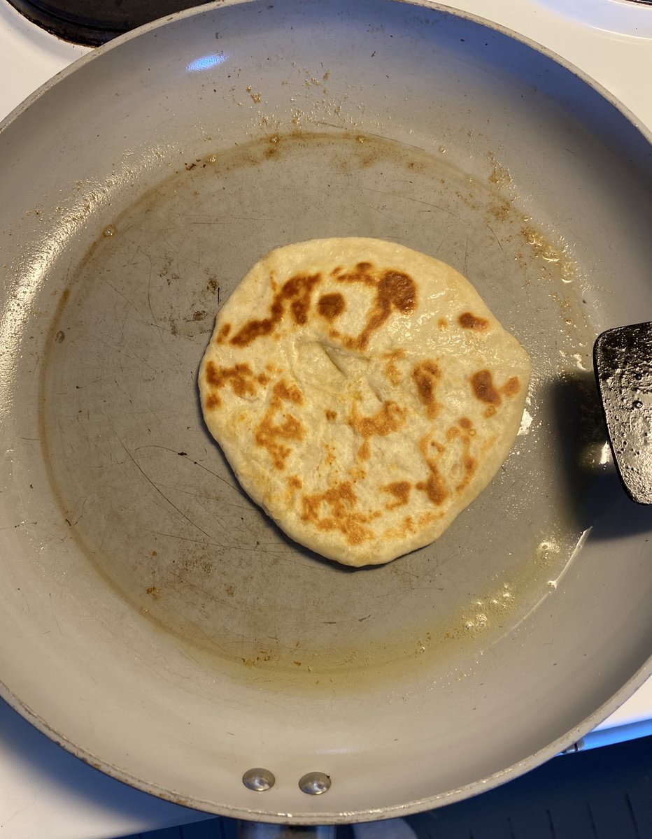 joahsyaps's tweet photo. 2 ingredient flatbread for lunch today!! and I added tuna for protein

It was so gooddd for like 280 cals https://t.co/OpPkL1EriY
