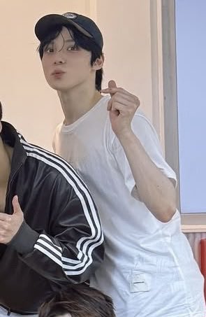 cher🪽 tweet media